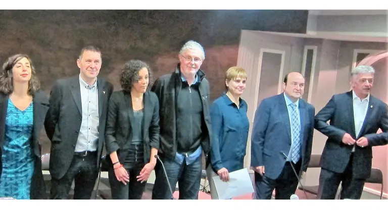 Laura Pérez y Koldo Martínez se suman a Otegi para ayudar a ETA en su desarme. EUROPA PRESS