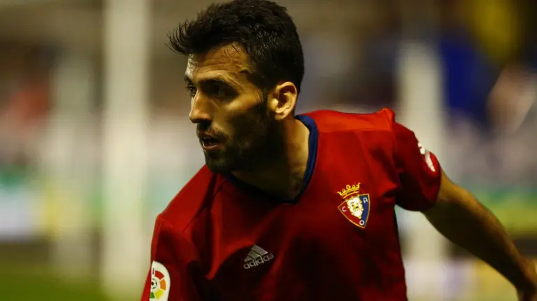 El jugador rojillo Juan Fuentes durante el Alavés - Osasuna LFP 2