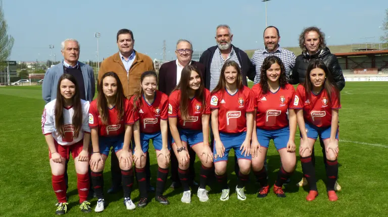 Jugadoras y directivos del Osasuna Findus femenino.