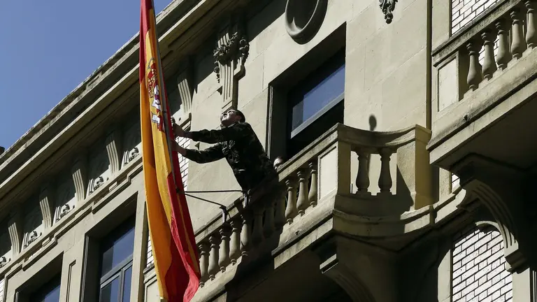 GRA188 PAMPLONA, 07/04/2017.- La Comandancia Militar ha organizado hoy un izado de bandera que ha estado presidido por el general comandante militar de Navarra. EFE/Diges