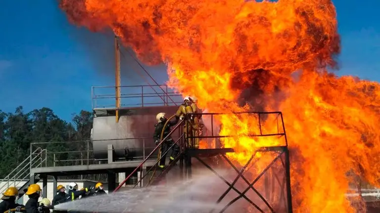 Actividades de entrenamiento de los nuevos bomberos de Navarra. BOMBEROS (1)