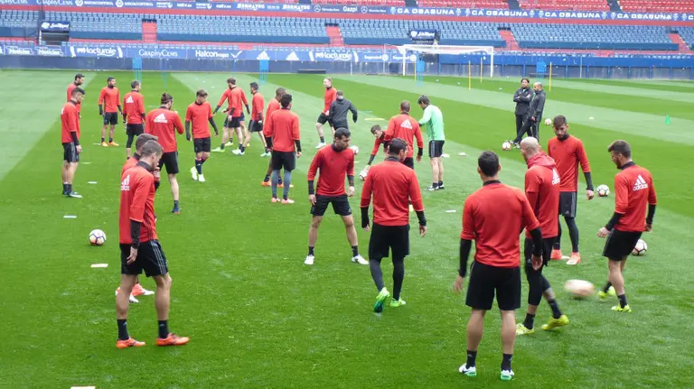 Entrenamiento de los jugadores de Osasuna en El Sadar.