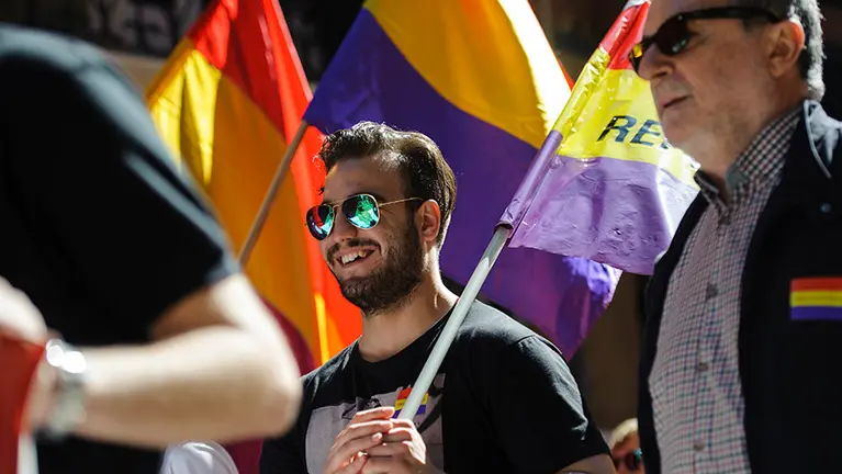  Manifestación convocada en favor de la colocación de la bandera republicana en el Parlamento. MIGUEL OSÉS_6