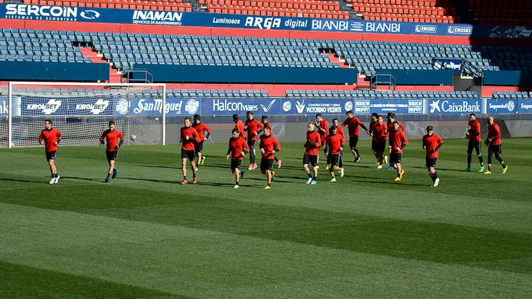 Osasuna se entrena a puerta cerrada en El Sadar en víspera del partido contra el Leganés. PABLO LASAOSA 08