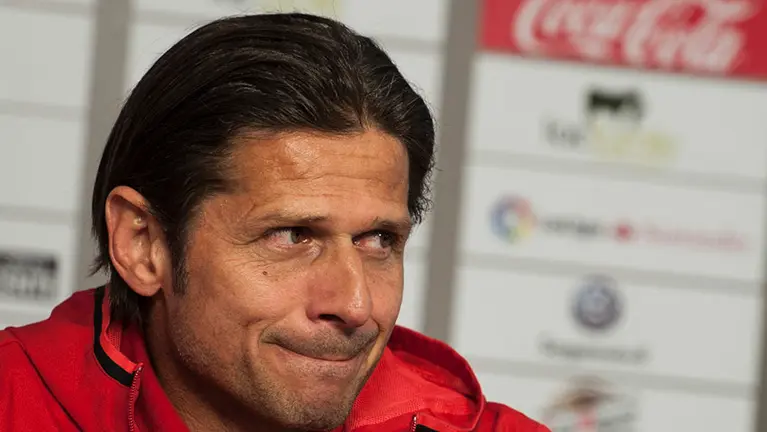 Petar Vasiljevic, entrenador de Osasuna, comparece en rueda de prensa tras la victoria ante el Leganés en El Sadar. MIGUEL OSÉS (3)