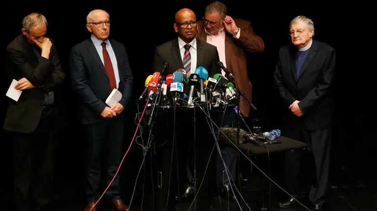 Los denominados artesanos de la paz durante la rueda de prensa de este pasado sábado tras el desarme de ETA.jpg