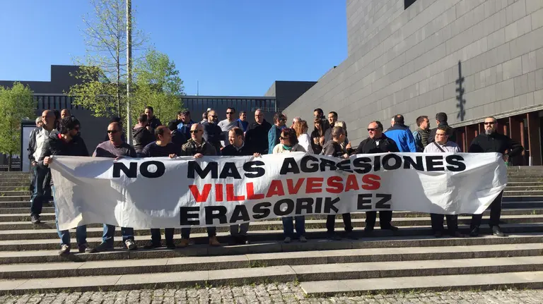 Los trabajadores de TCC protestan por la última de las agresiones a conductores