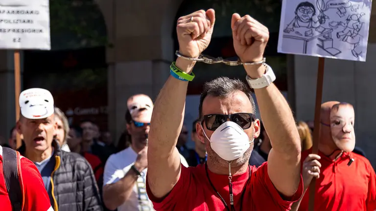 Concentración contra el anteproyecto de ley de policías de Navarra elaborado por el Gobierno (04). IÑIGO ALZUGARAY