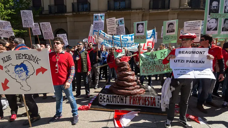 Concentración contra el anteproyecto de ley de policías de Navarra elaborado por el Gobierno (19). IÑIGO ALZUGARAY