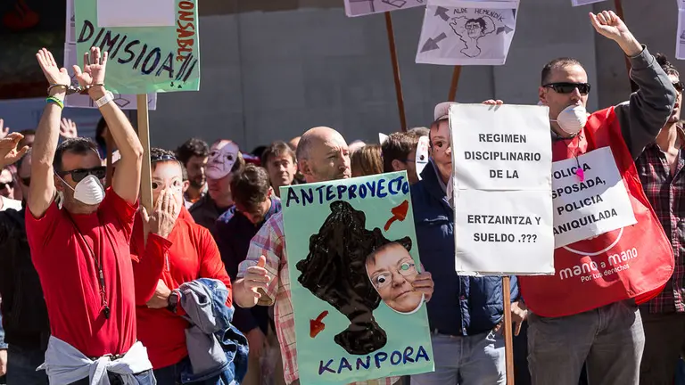 Concentración contra el anteproyecto de ley de policías de Navarra elaborado por el Gobierno (29). IÑIGO ALZUGARAY