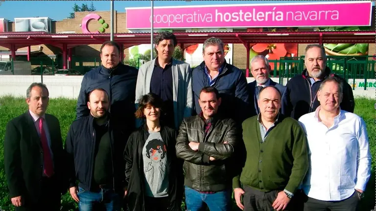 Arriba, de izda. a dcha.: Joaquín Arbeloa (Bar Autobuses), Eduardo Cenzano (Automáticos Pamplona), Aitor Otazu (Savoy), Javier Ramírez (Licorena Sarasa), Martín Iturri (La Mar Salada).
Abajo, de izda. a dcha.:: Juan Luis Barber (Hotel Bardenas Tudela), Carlos Tabar (Kabiya), Natalia Ecay (La Antigua Farmacia), Santi Enciso (Taberna Cocotte), Iñaki Landa (Via Beneto), Jaime Huesa (La Cantinetta)