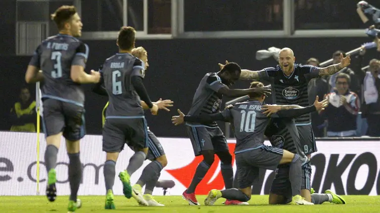 Los jugadores del Celta celebran un gol. Lfp.