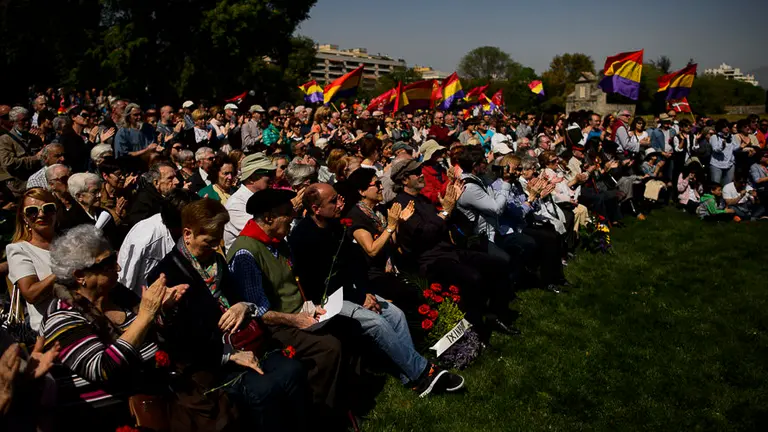 La Asociación de Familiares de Fusilados rinde homenaje a los 3.452 navarros asesinados en la Guerra Civil, en un acto que celebra también el Día de la República. PABLO LASAO (9)