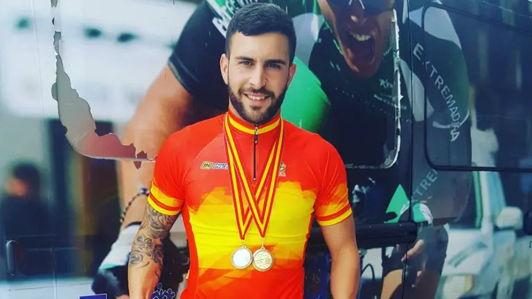 Rubén Tanco muestra sus medallas de oro. Twitter.