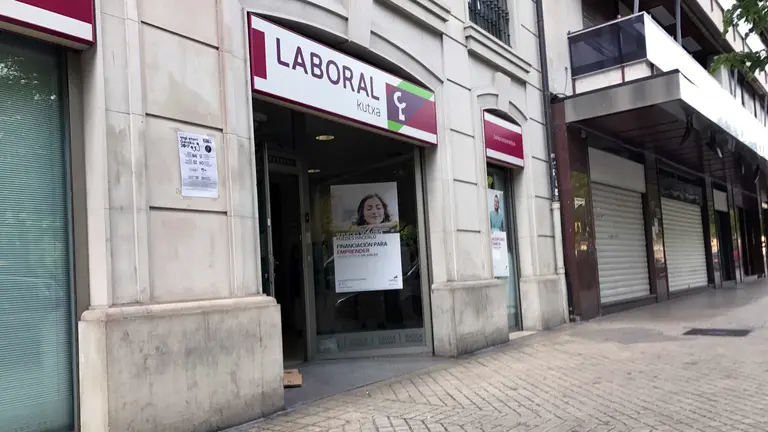 Cajero de Caja Laboral en el Paseo de Sarasate de Pamplona donde ha aparecido la mujer fallecida.