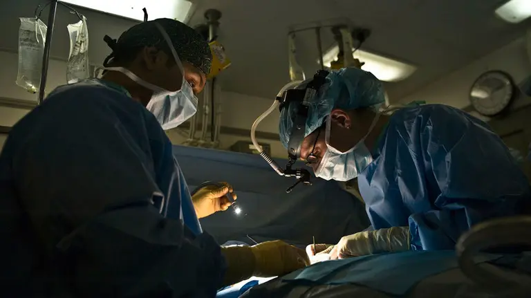 Una operación quirúrgica. ARCHIVO.