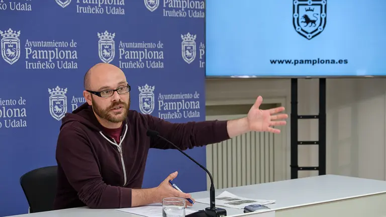 Armando Cuenca valora el atropello mortal de ayer en la calle Sadar de Pamplona (09). IÑIGO ALZUGARAY