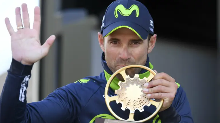 Alejandro Valverde celebra su victoria. Foto Movistar.