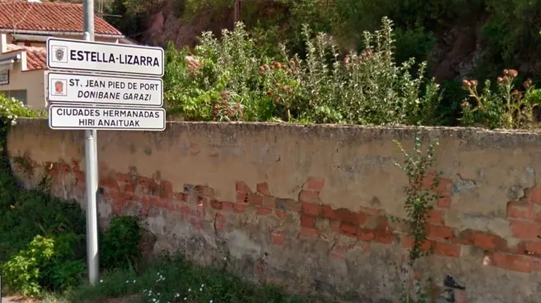 Cartel de Estella en la entrada de la localidad. ARCHIVO