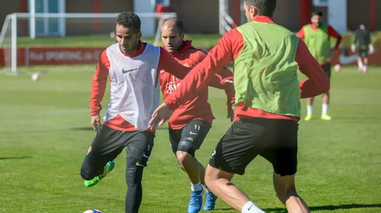 Entrenamiento del equipo asturiano en Mareo. Foto twitter Sporting.