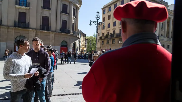 Agentes de policía Foral entregarán una instancia en el Registro para exigir a la Administración el pago de los días trabajados en 2016 (05). IÑIGO ALZUGARAY
