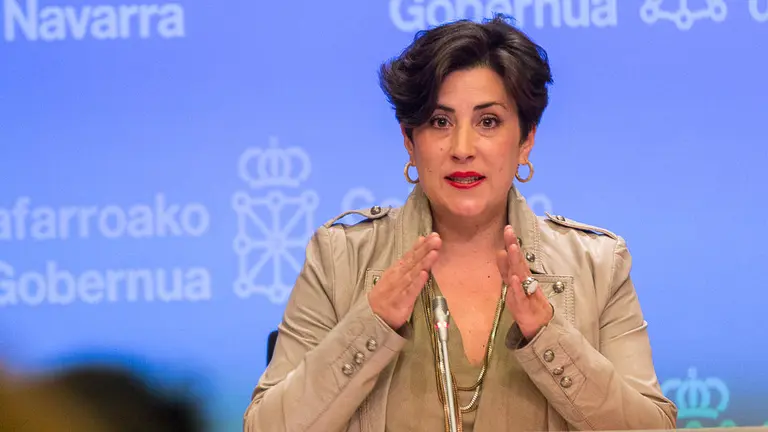 La consejera de Educación, María Solana, y la directora general de Universidades y Recursos Educativos, Nekane Oroz, informan sobre los recursos a las becas del curso 2016-2017. IÑIGO ALZUG (16)