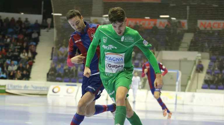 Alvarito en acción con el Magna Gurpea.