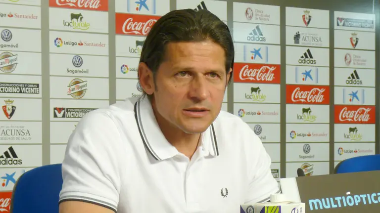 Petar Vasiljevic en rueda de prensa.