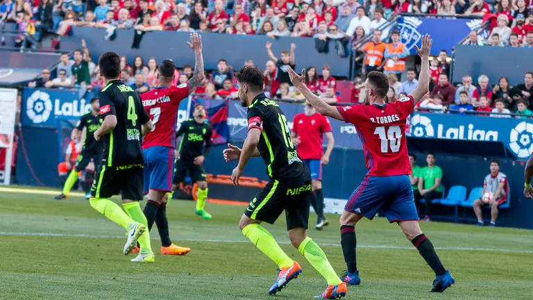 Partido de Liga entre Osasuna y Sporting de Gijón disputado en el estadio de El Sadar (07). IÑIGO ALZUGARAY