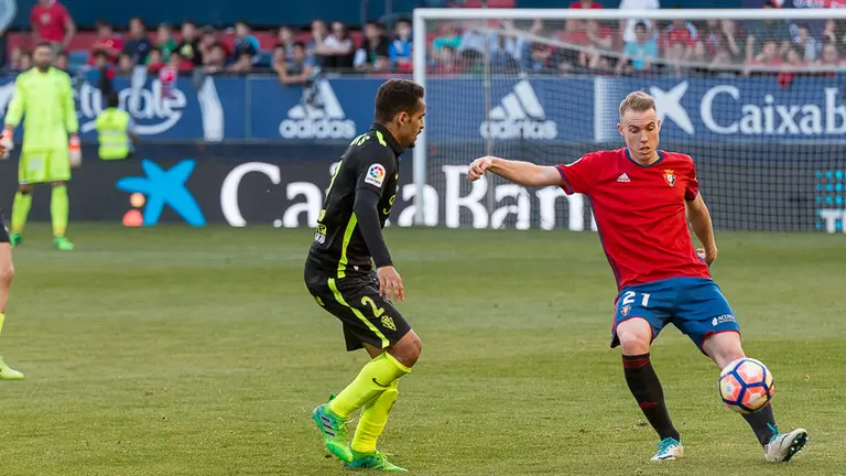 Partido de Liga entre Osasuna y Sporting de Gijón disputado en el estadio de El Sadar (22). IÑIGO ALZUGARAY