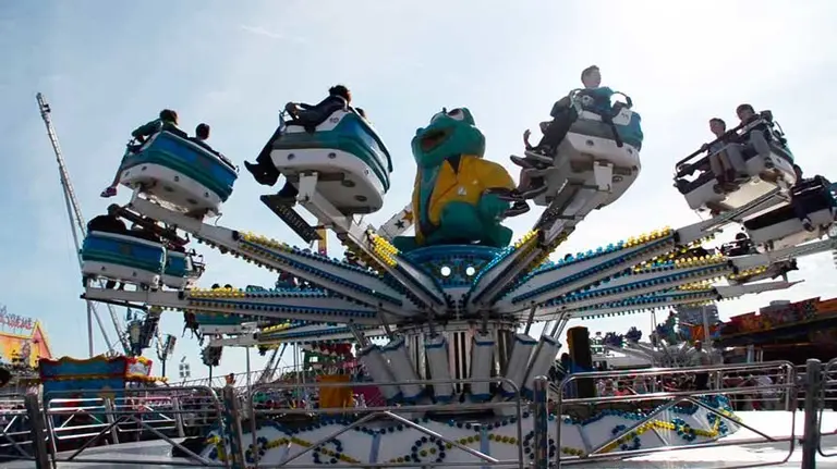 Atracción de la Rana en una feria. ARCHIVO