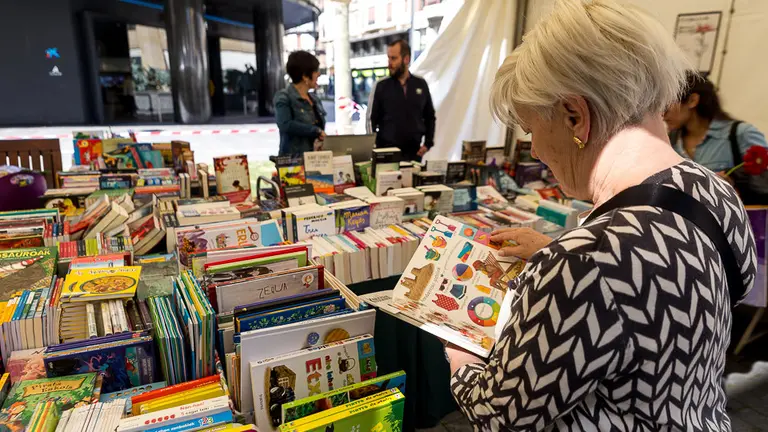 Día del libro en Pamplona (06). IÑIGO ALZUGARAY