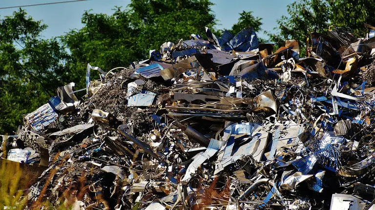 Un montaña de chatarra para reciclar.