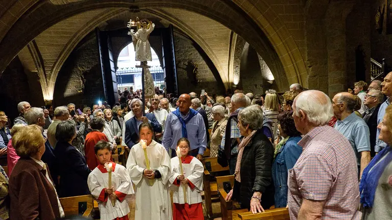 Llegada del Ángel de Aralar a Pamplona (09). IÑIGO ALZUGARAY