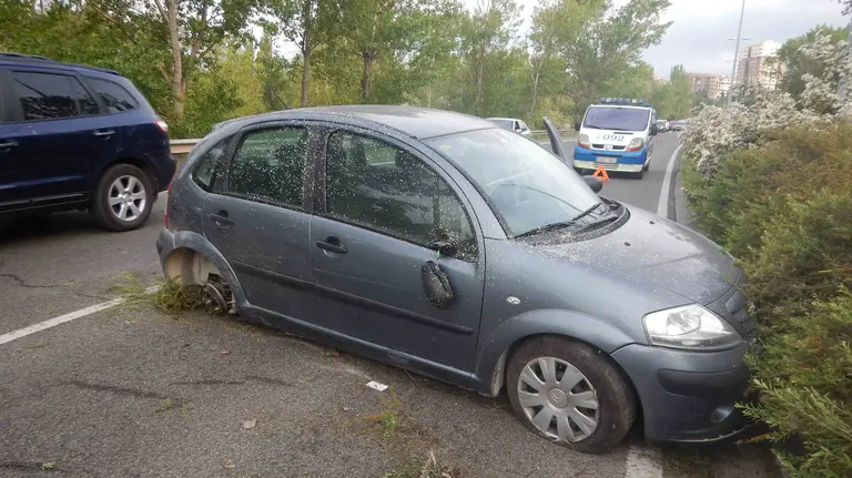 Choque de un vehículo en Pamplona este 25 de abril.