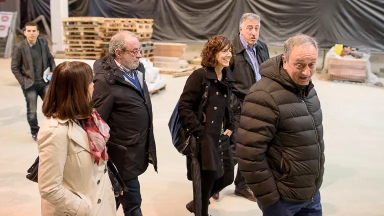 Miembros de la Comisión y la Gerencia de Urbanismo del Ayuntamiento de Pamplona visitan la antigua estación de autobuses. PABLO LASAOSA 01