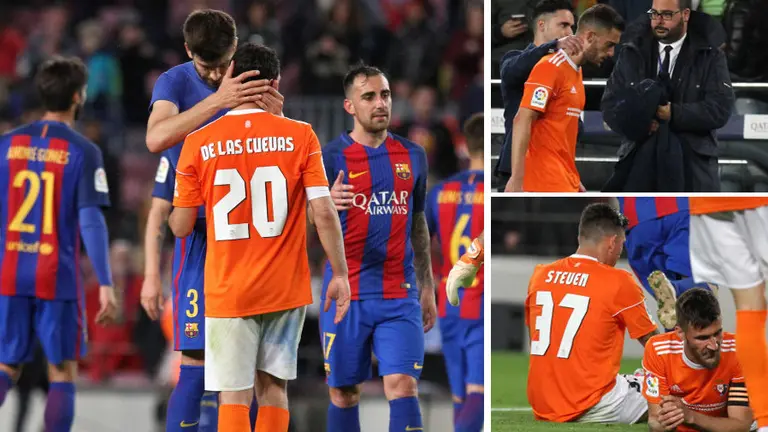 Los jugadores de Osasuna se derrumban en el Camp Nou tras la derrota ante el Barça y la consumación del descenso a Segunda