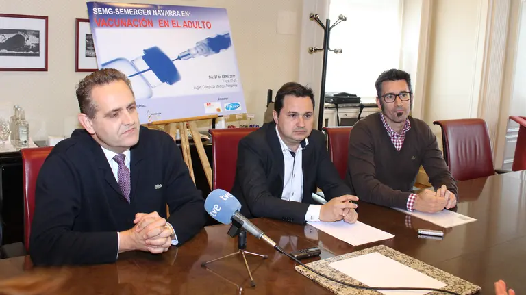 Los doctores José Ramón Yuste, Manuel Mozota y Luis Mendo del Colegio Oficial de Médicos.