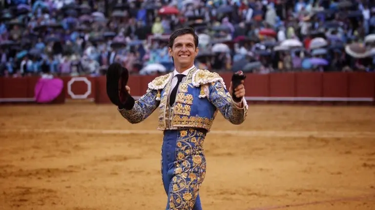 Oreja para Julián López &#39;El Juli&#39; en la segunda tarde de abono continuado de la Feria de Abril. LA MAESTRANZA