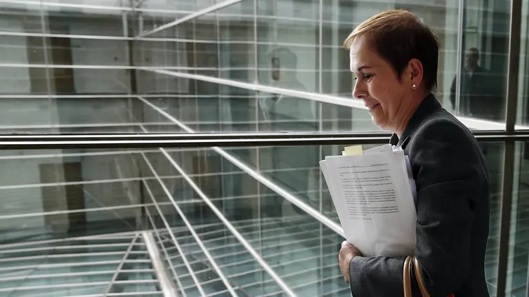 La presidenta del Gobierno de Navarra, Uxue Barkos, en el Parlamento de Navarra. EFE/Jesús Diges