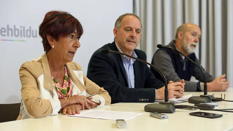 Adolfo Araiz y Arantxa Martínez, de EH Bildu, analizan en conferencia de prensa el informe de Comptos sobre la Planta de Biometanización de Ulzama. PABLO LASAOSA 01