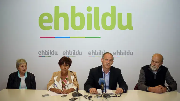 Adolfo Araiz y Arantxa Martínez, de EH Bildu, analizan en conferencia de prensa el informe de Comptos sobre la Planta de Biometanización de Ulzama. PABLO LASAOSA 02