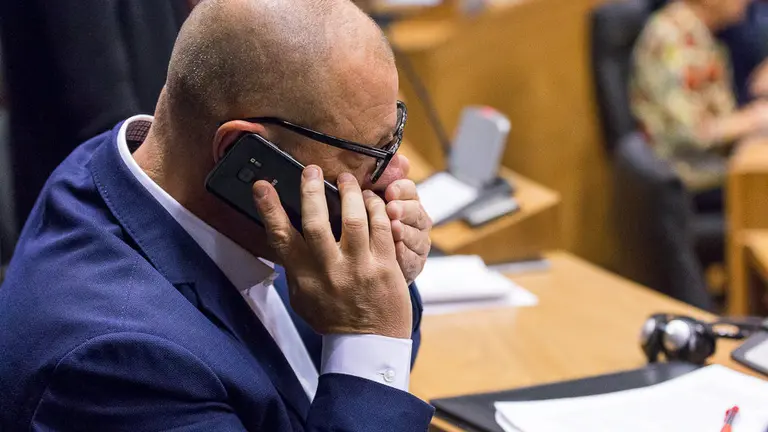 Pleno del Parlamento de Navarra. Carlos Gimeno (01). IÑIGO ALZUGARAY