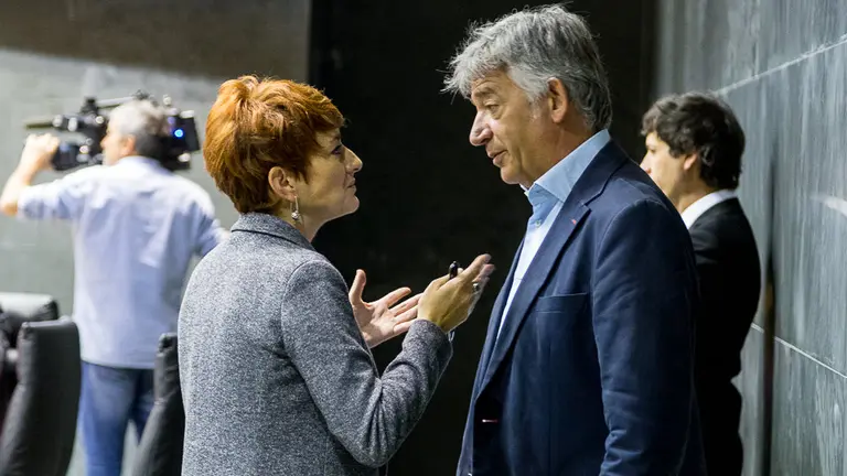 Pleno del Parlamento de Navarra. Koldo Martínez y Bakartxo Ruiz (02). IÑIGO ALZUGARAY