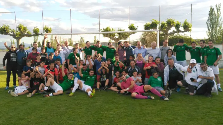 El Beti Kozkor celebra su ascenso a tercera división.