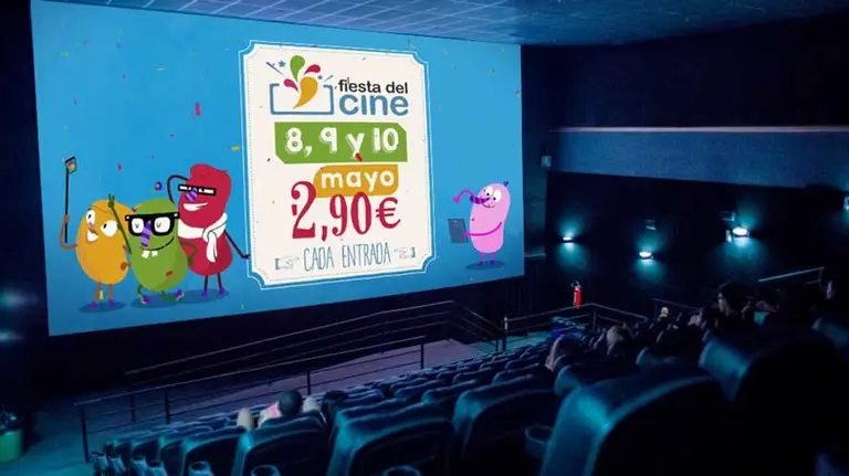 Varias personas en una sala de cine. ARCHIVO