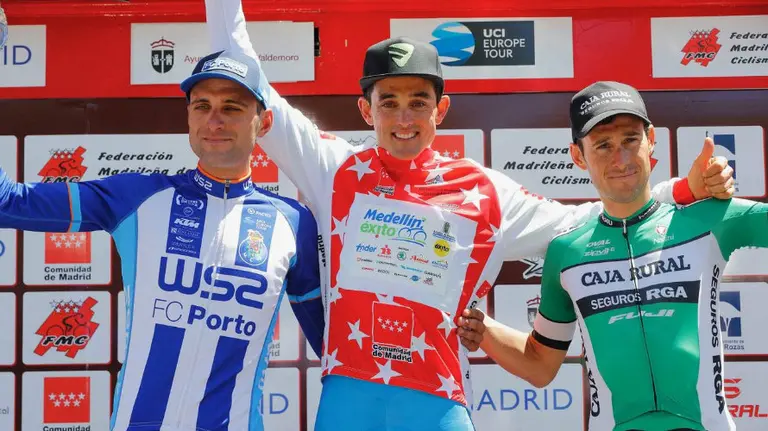 Podio de la Vuelta ciclista a Madrid.