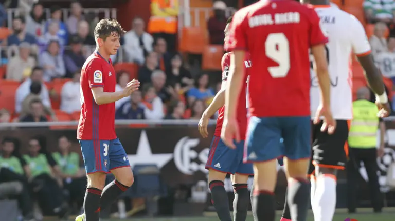 Olavide es felicitado tras marcar el gol. Lfp.