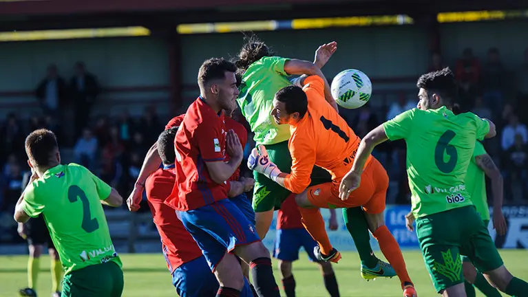 El Osasuna Promesas recibe al Ponferradina en Tajonar. MIGUEL OSÉS_24