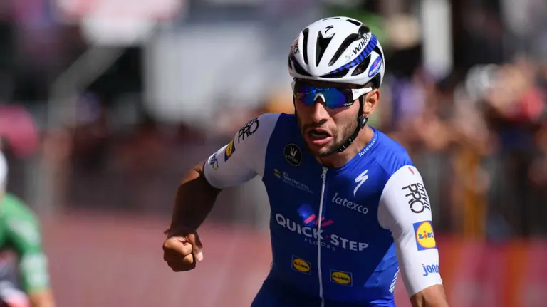 Gaviria celebra su victoria en la carrera. Twitter Giro.